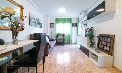 Apartment / flat - Resale - Torrevieja - Centro