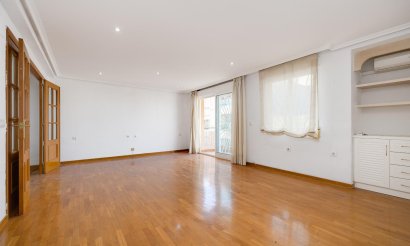 Apartment / flat - Resale - Torrevieja - Centro