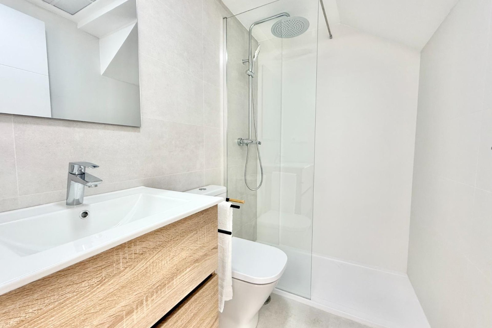 Nouvelle construction - Maison de ville - Cox - San Fernando