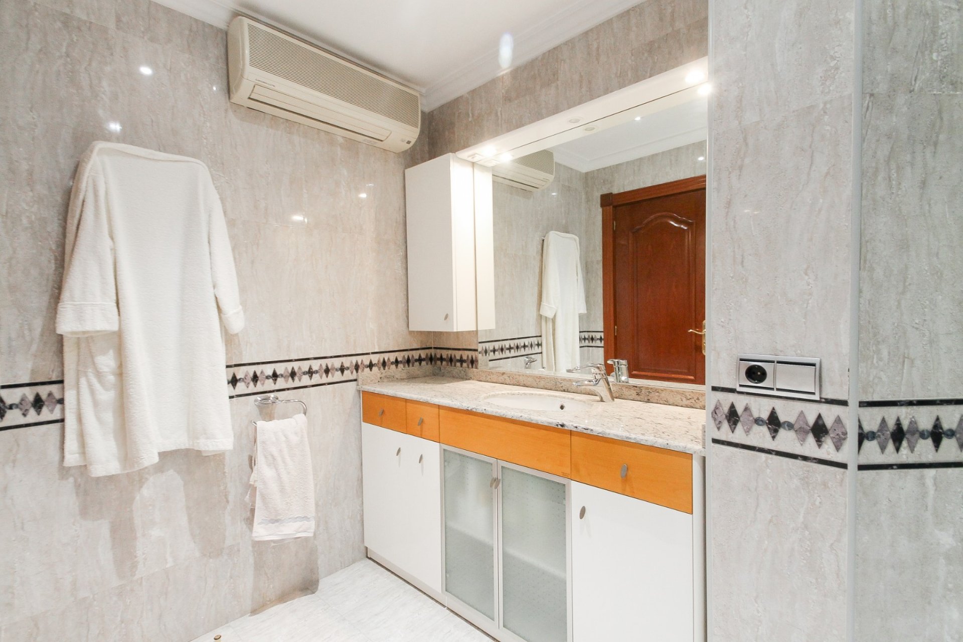 Resale - Apartment / flat - Alicante - Center