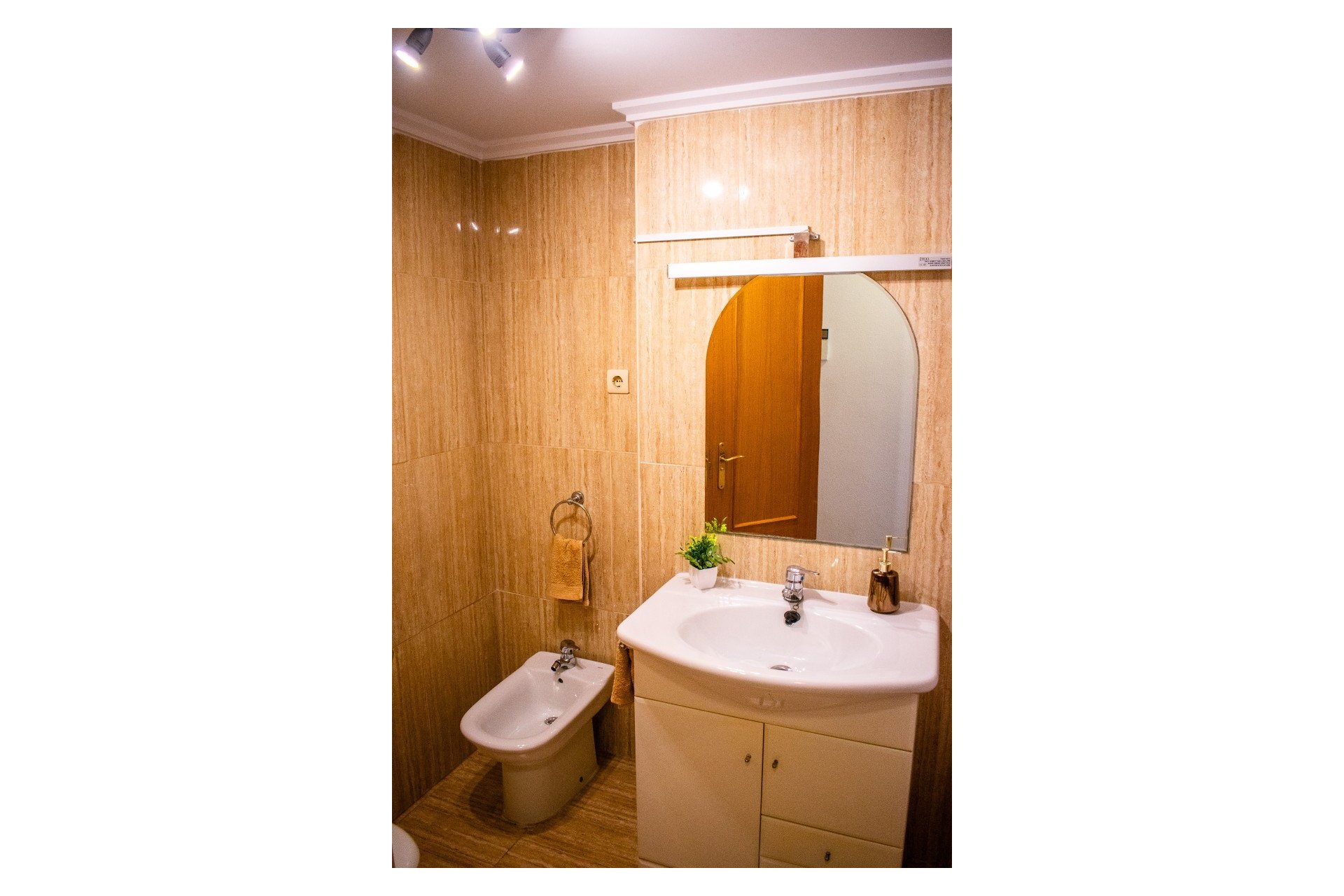 Resale - Apartment / flat - Arenales del Sol - Platja de l\'Arenal