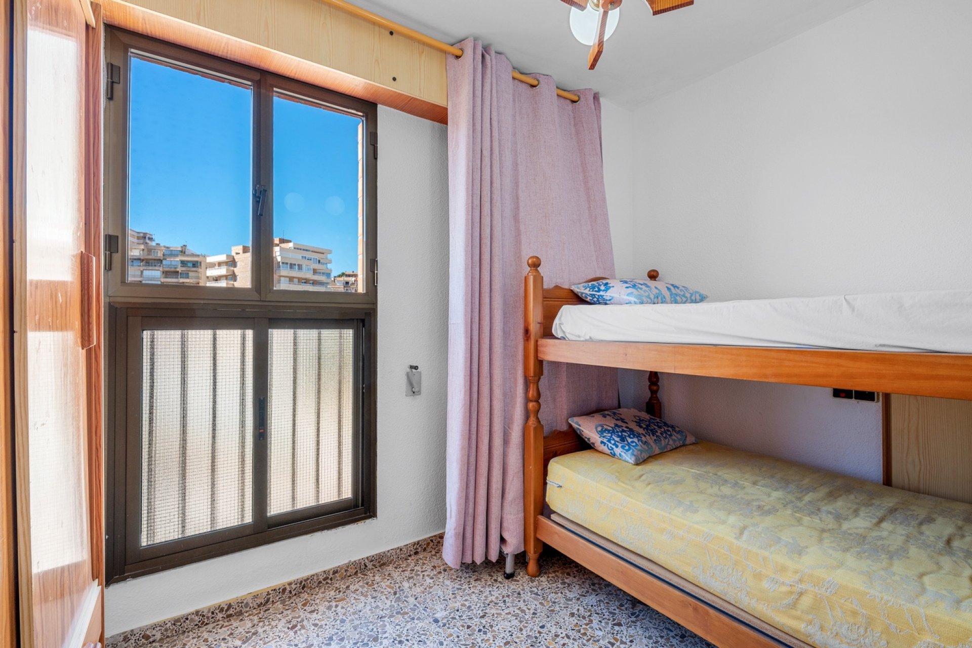 Resale - Apartment / flat - Arenales del Sol - Segunda linea playa