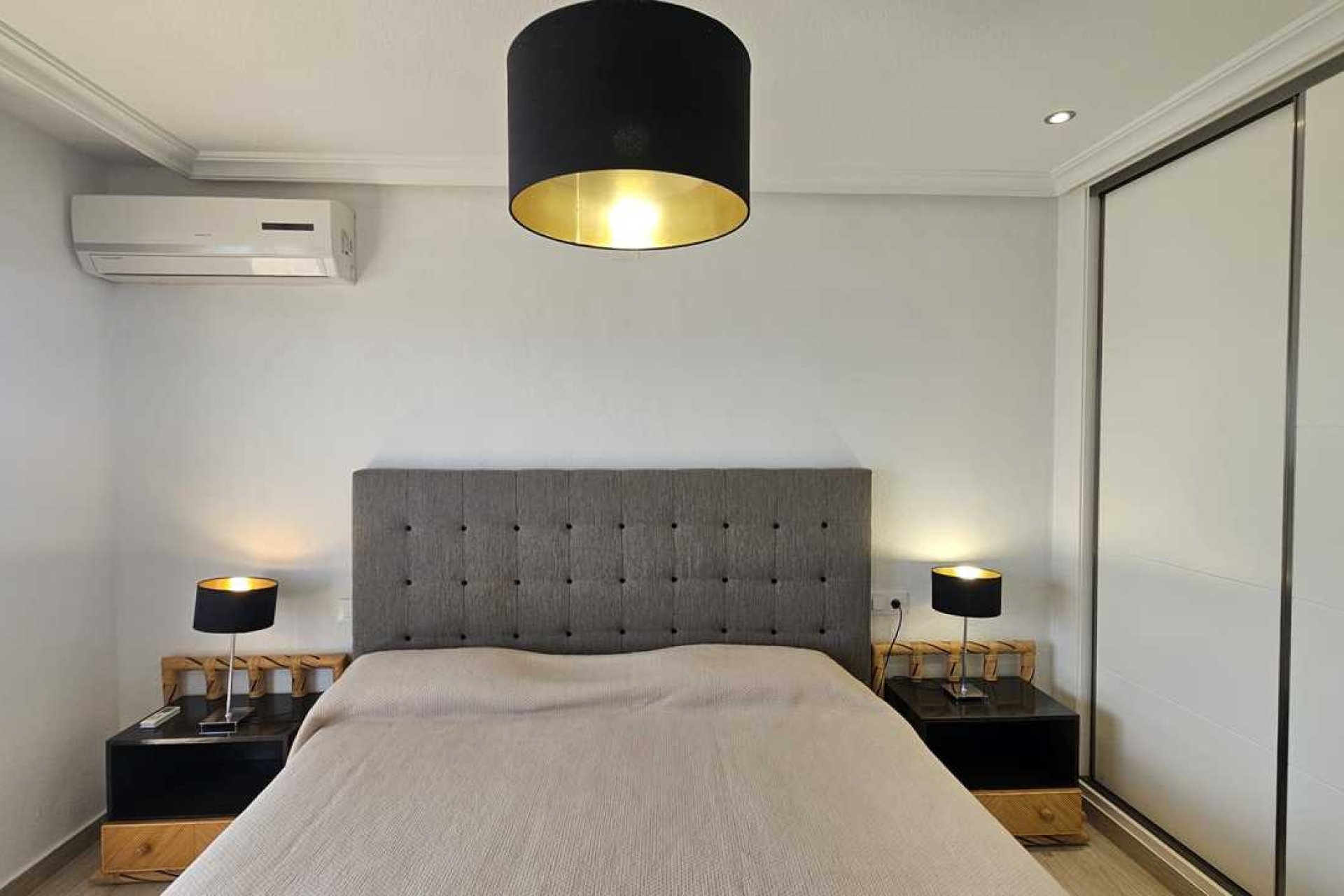 Resale - Apartment / flat - Mil Palmeras