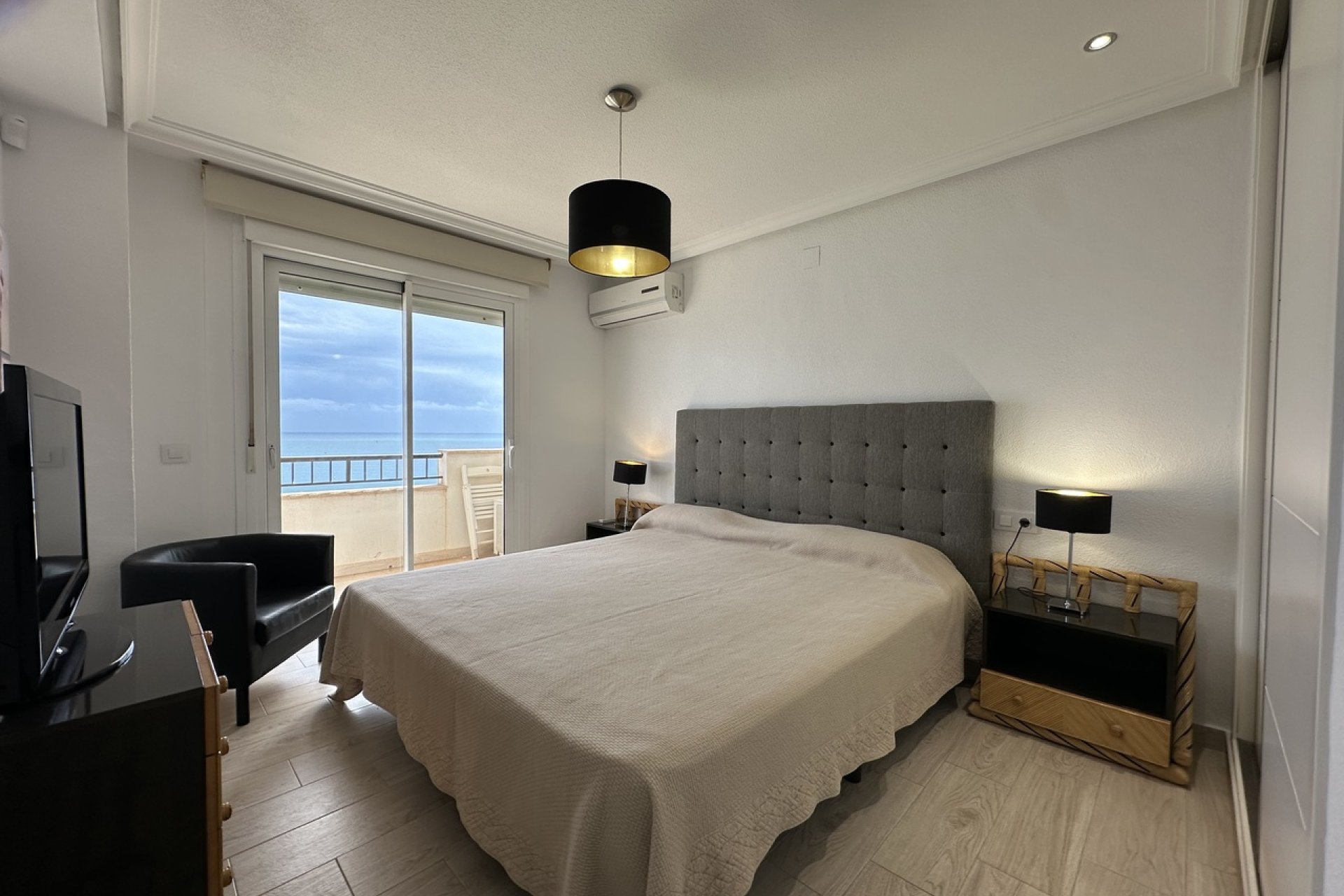 Resale - Apartment / flat - Mil Palmeras