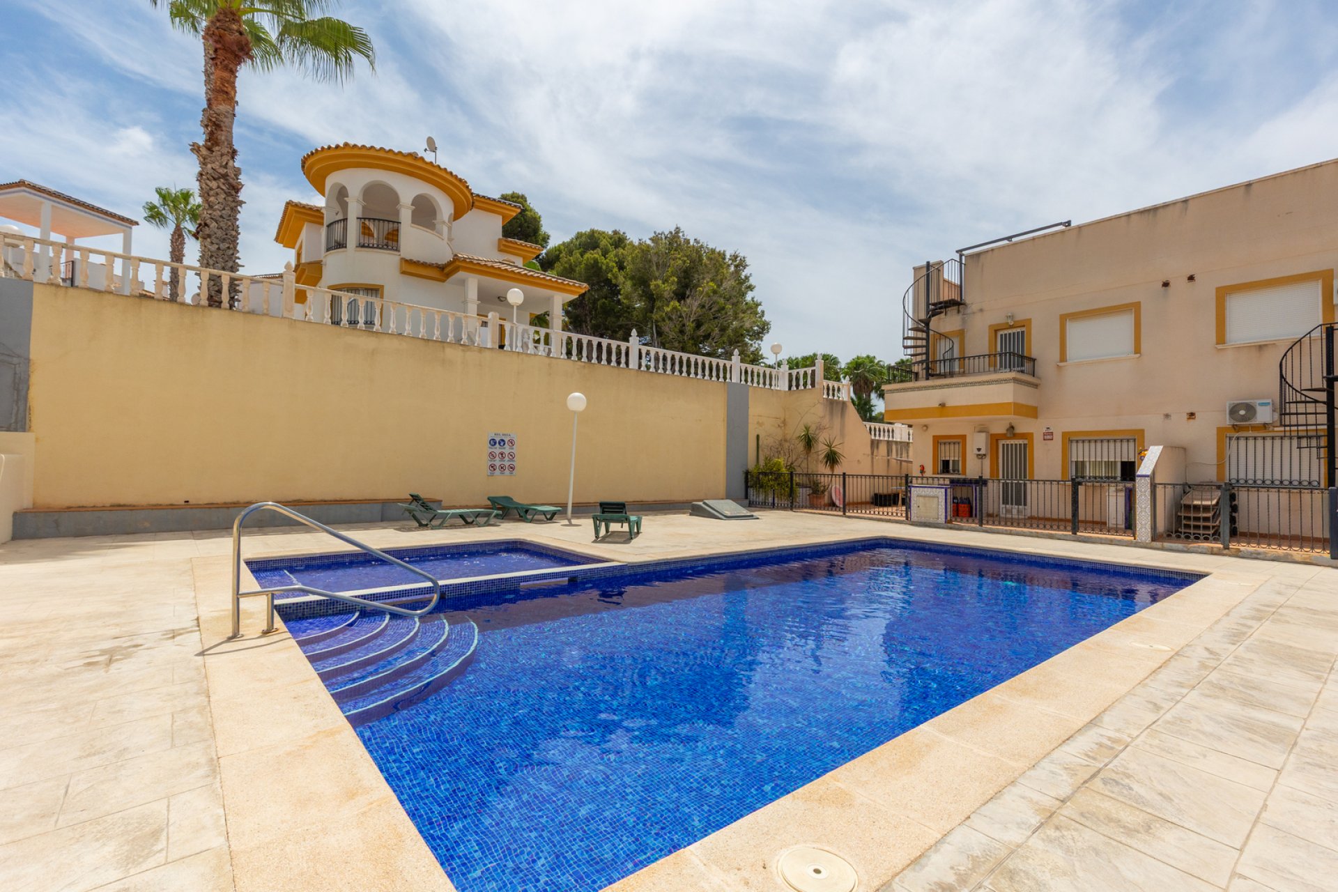 Resale - Apartment / flat - Orihuela - Villamartin