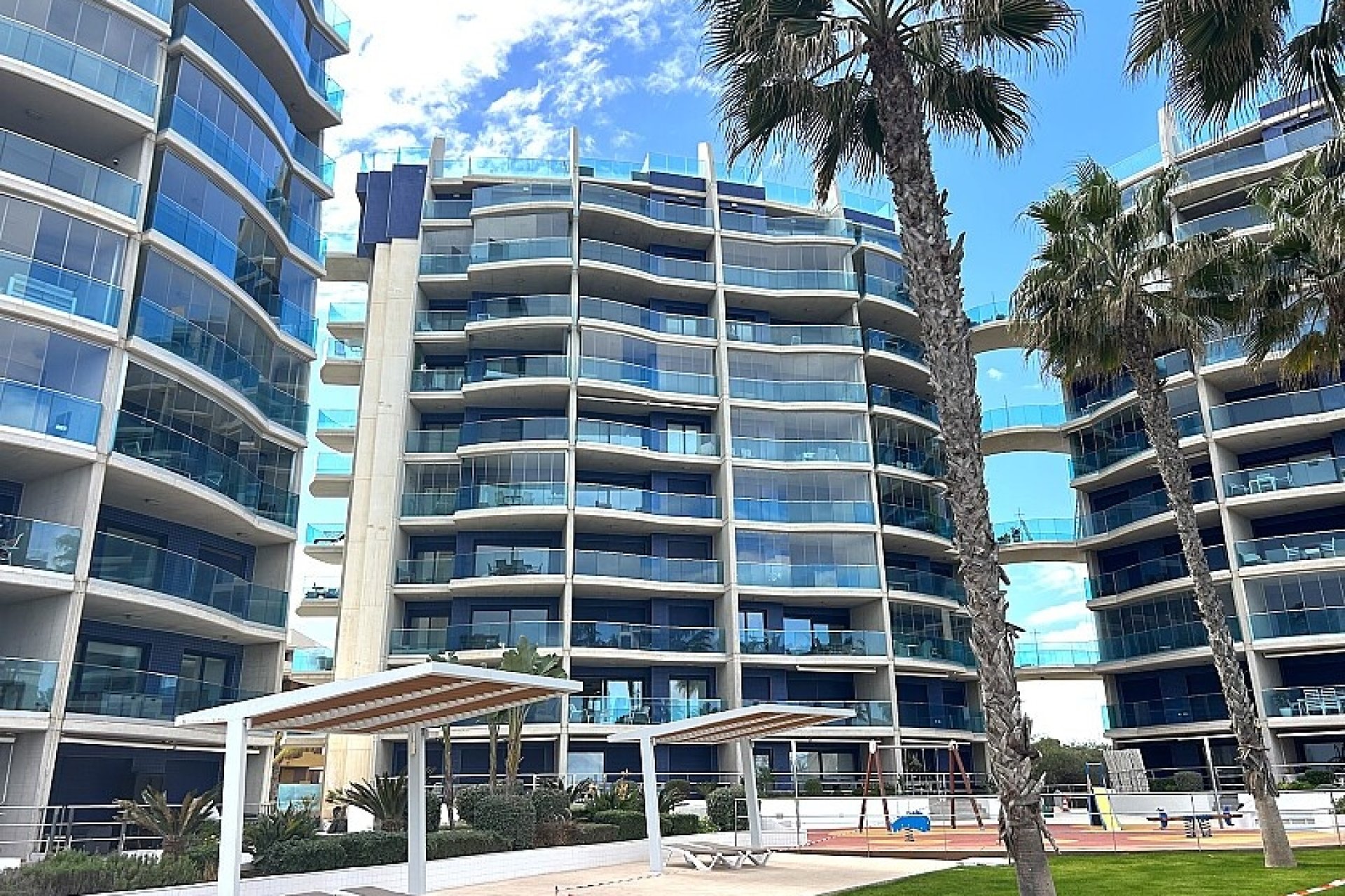 Resale - Apartment / flat - Punta Prima