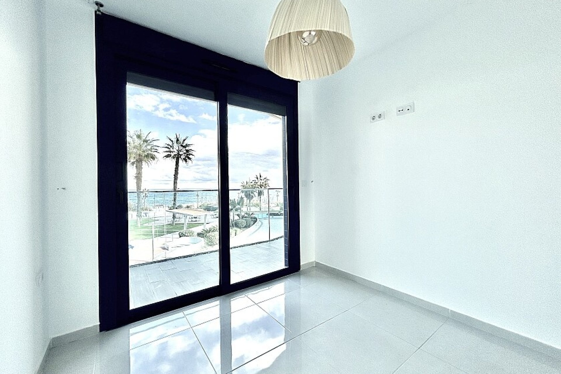 Resale - Apartment / flat - Punta Prima