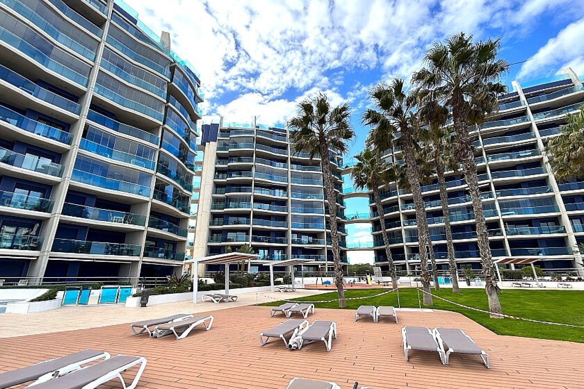 Resale - Apartment / flat - Punta Prima