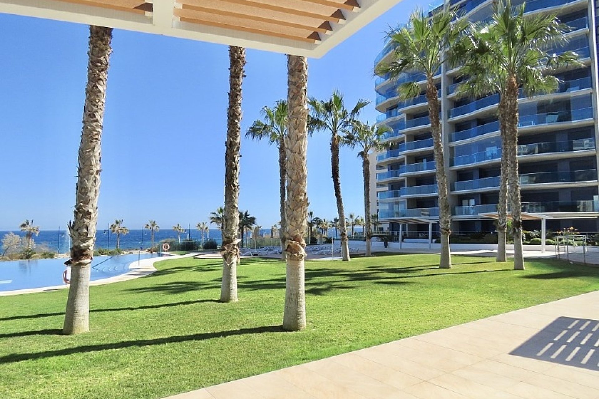 Resale - Apartment / flat - Punta Prima