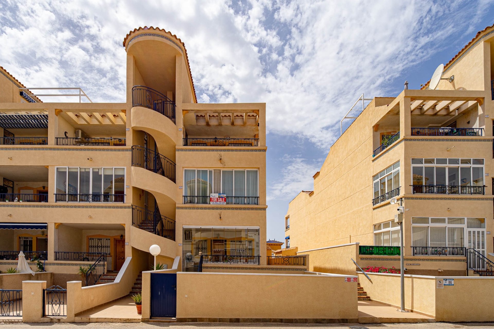 Resale - Apartment / flat - Punta Prima