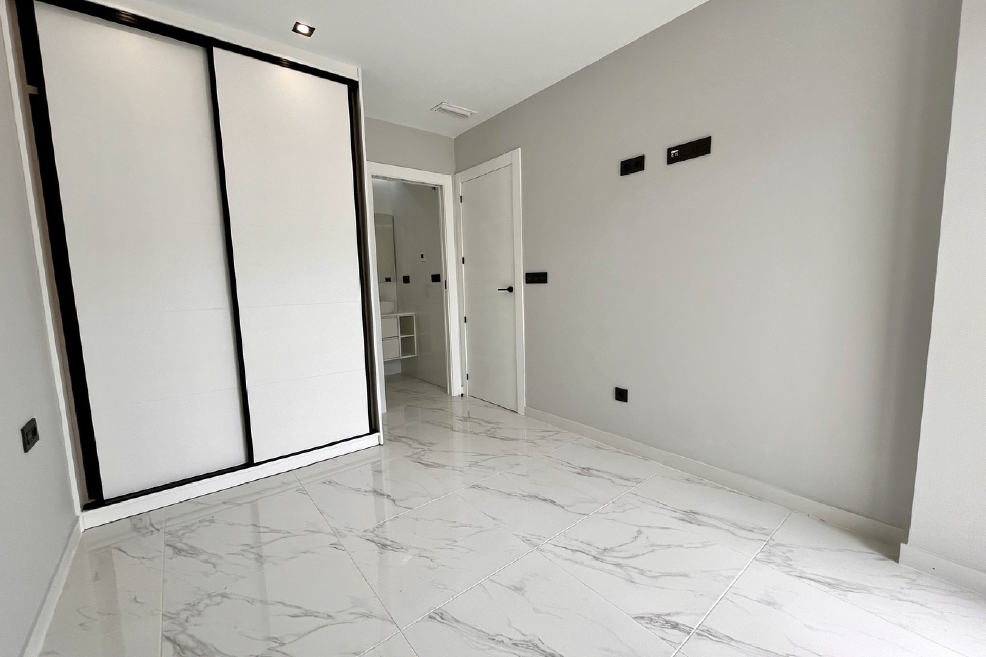 Resale - Apartment / flat - Punta Prima