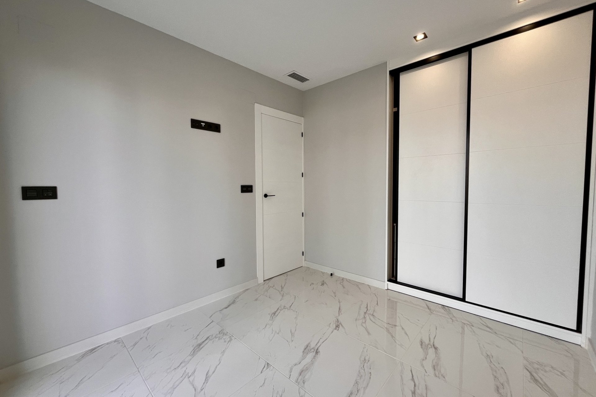 Resale - Apartment / flat - Punta Prima