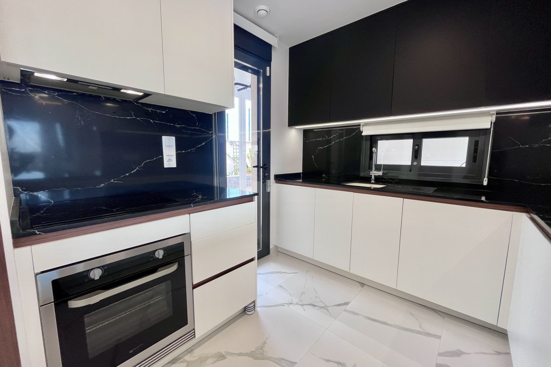 Resale - Apartment / flat - San Miguel de Salinas