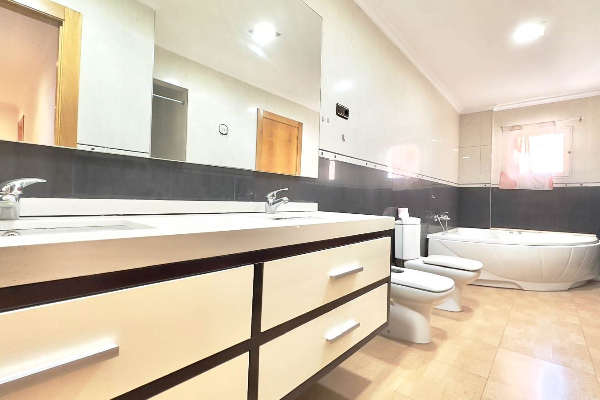 Resale - Apartment / flat - Torrevieja - Centro