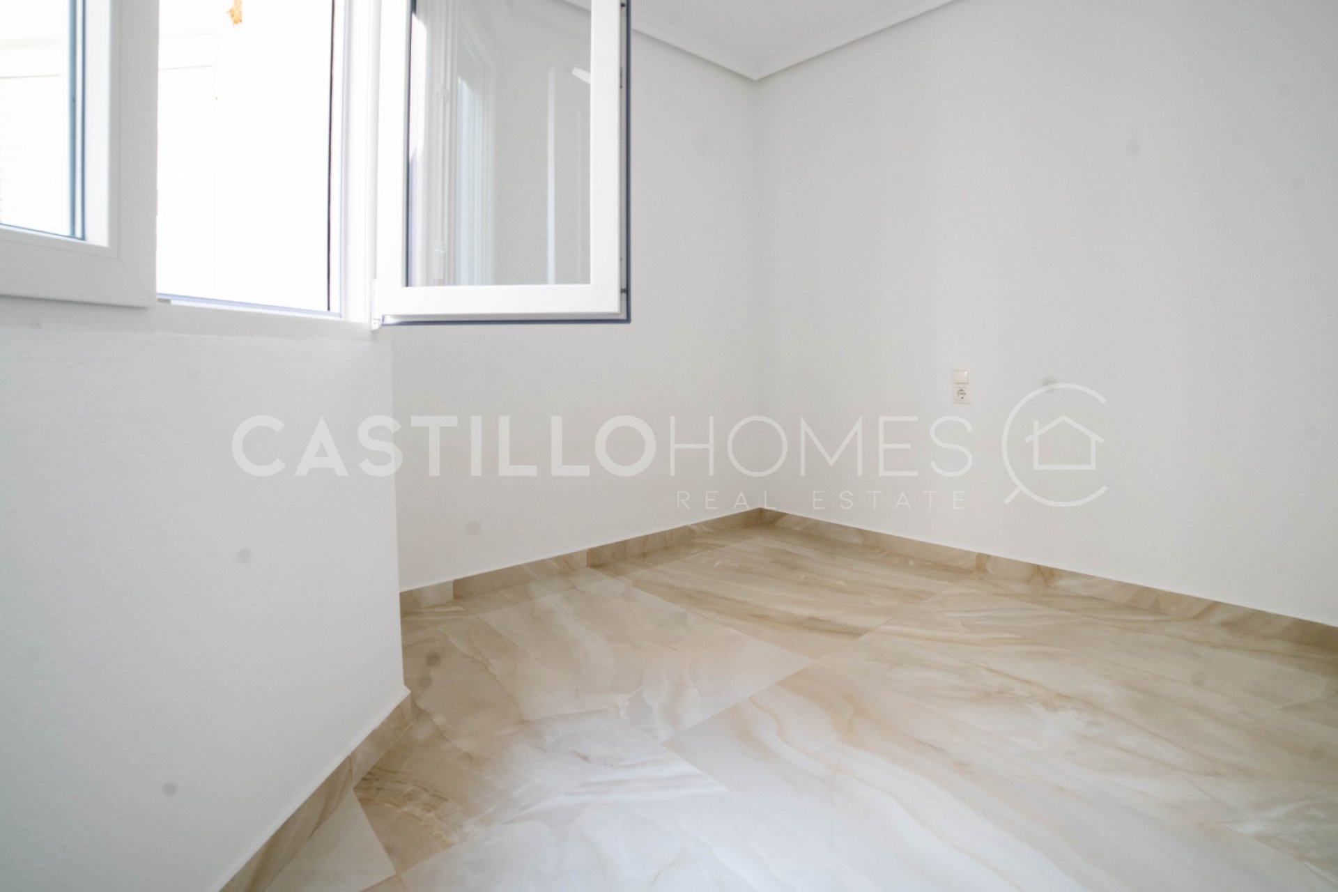 Resale - Apartment / flat - Torrevieja - Centro