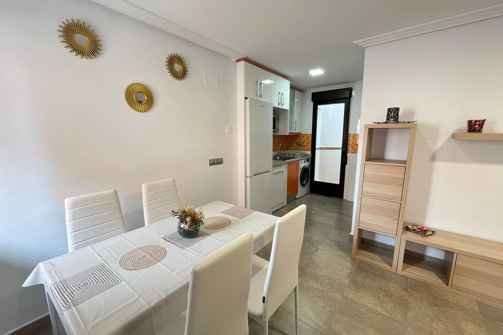 Resale - Apartment / flat - Torrevieja - La Mata pueblo