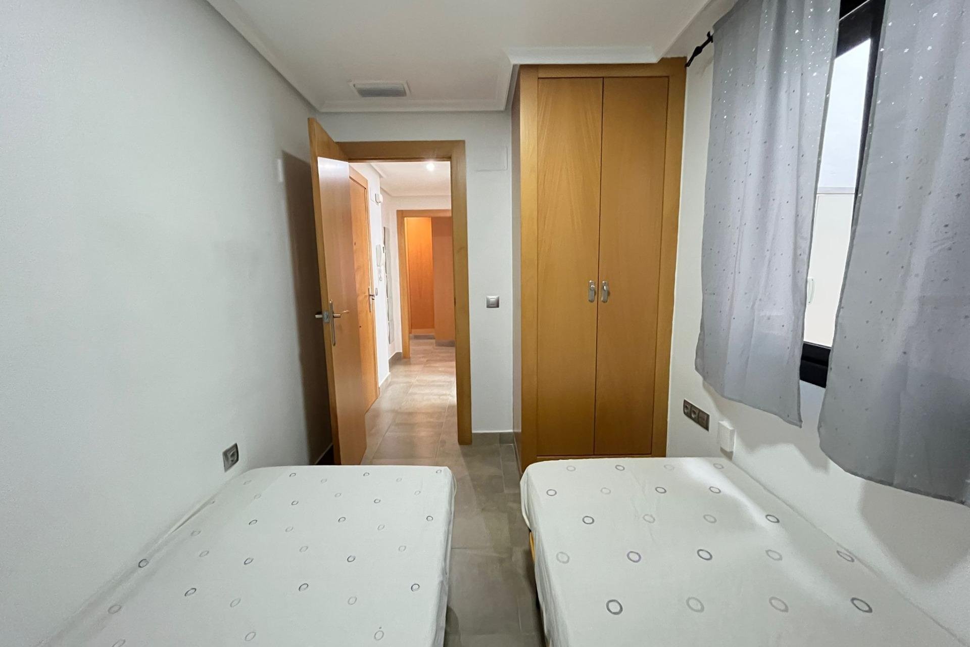 Resale - Apartment / flat - Torrevieja - La Mata pueblo