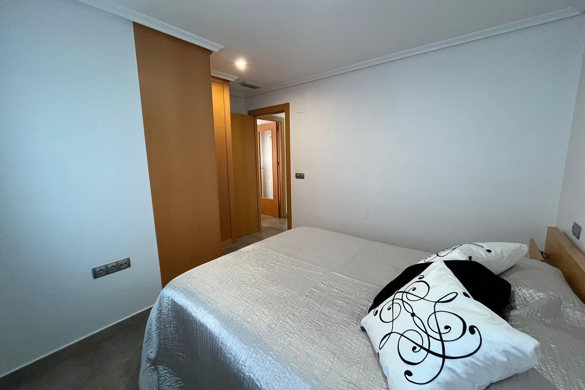 Resale - Apartment / flat - Torrevieja - La Mata pueblo
