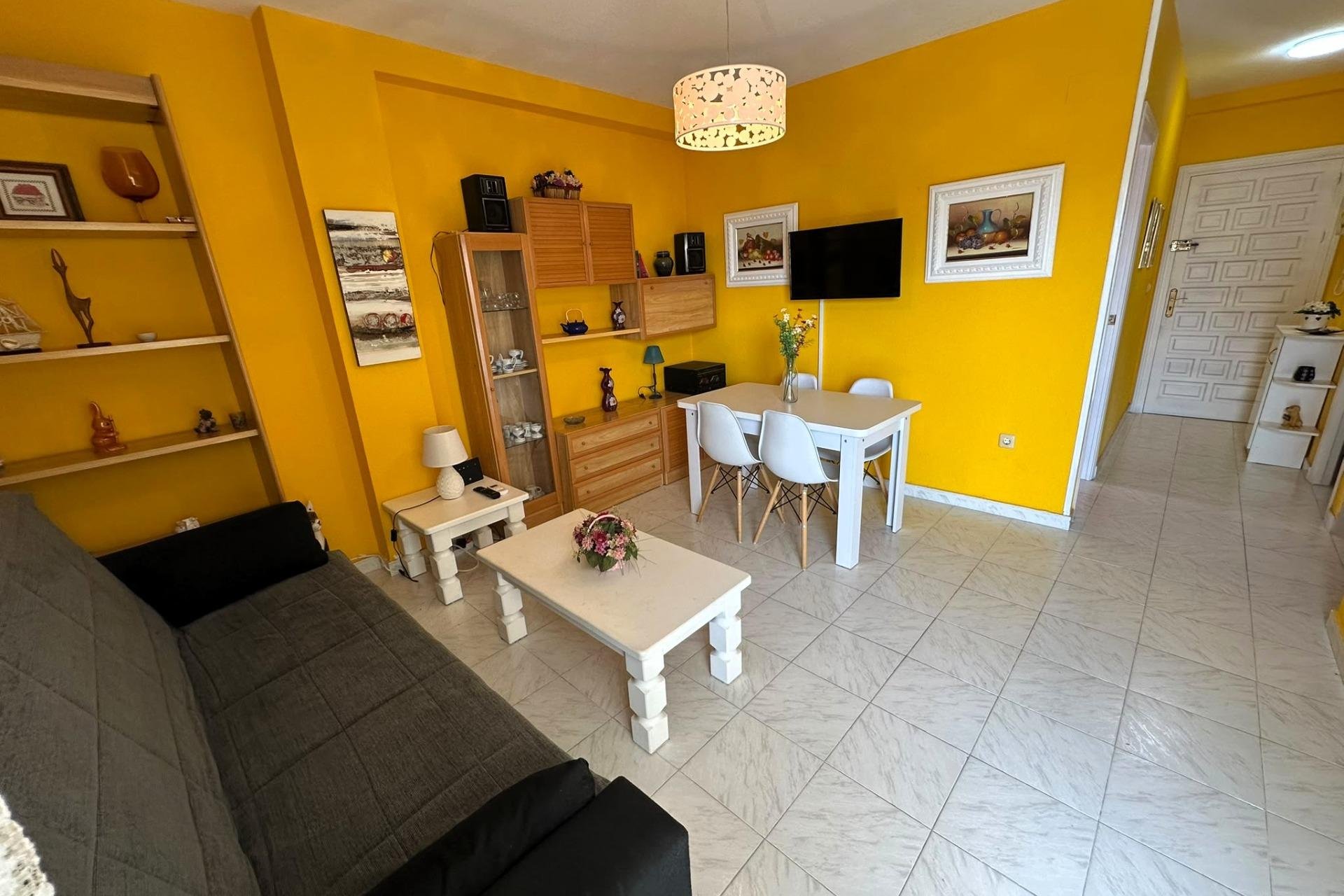 Resale - Apartment / flat - Torrevieja - La Mata pueblo