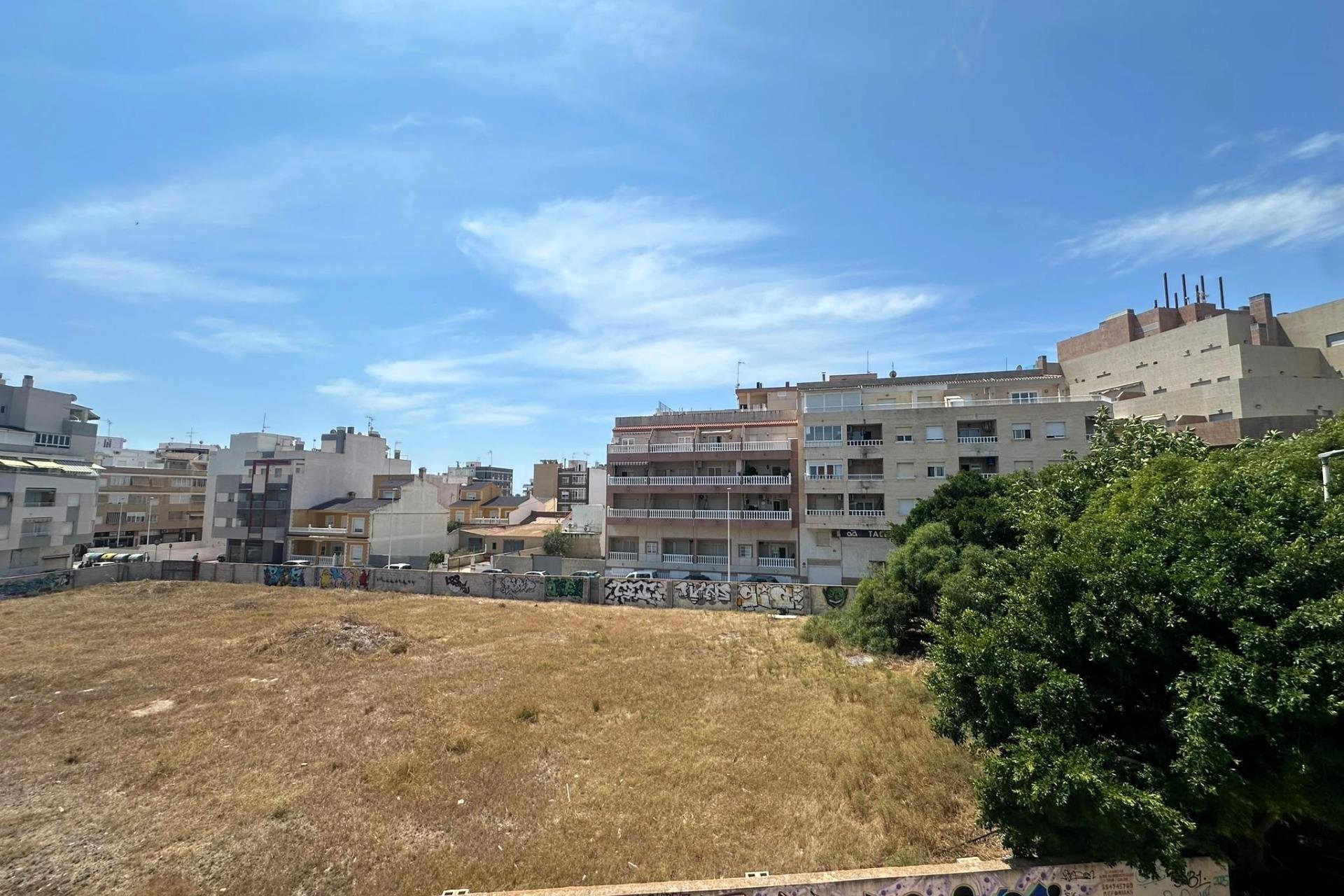 Resale - Apartment / flat - Torrevieja - La Mata pueblo