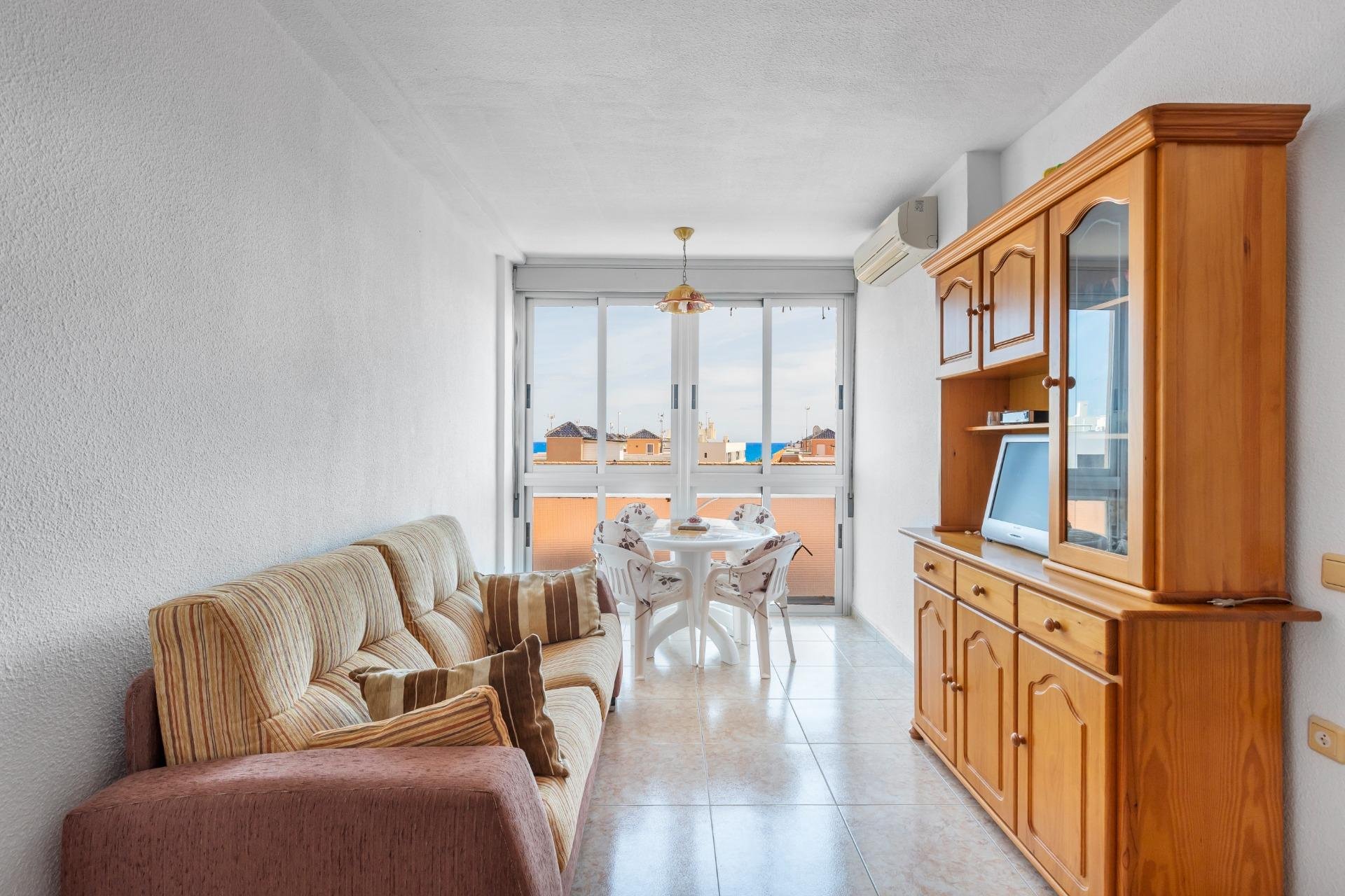 Resale - Apartment / flat - Torrevieja - La Mata pueblo