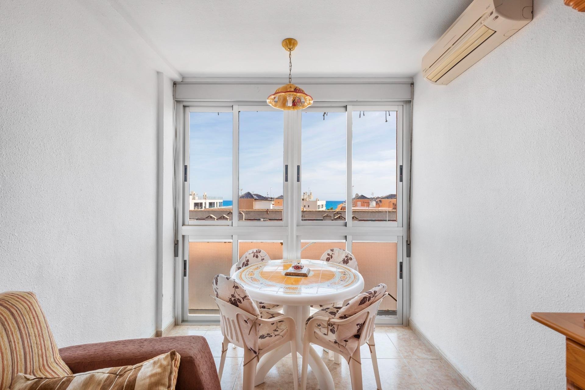 Resale - Apartment / flat - Torrevieja - La Mata pueblo
