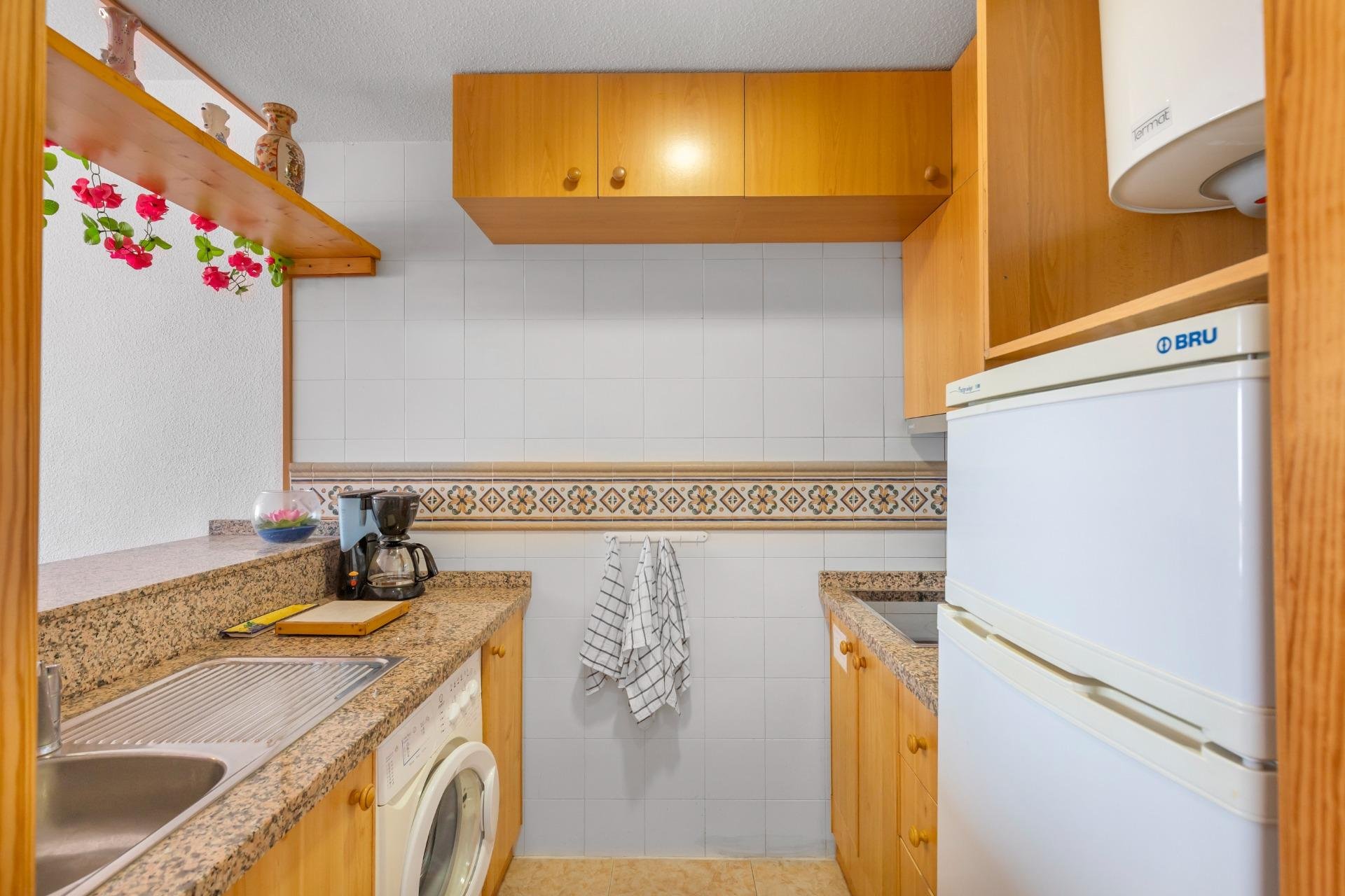 Resale - Apartment / flat - Torrevieja - La Mata pueblo