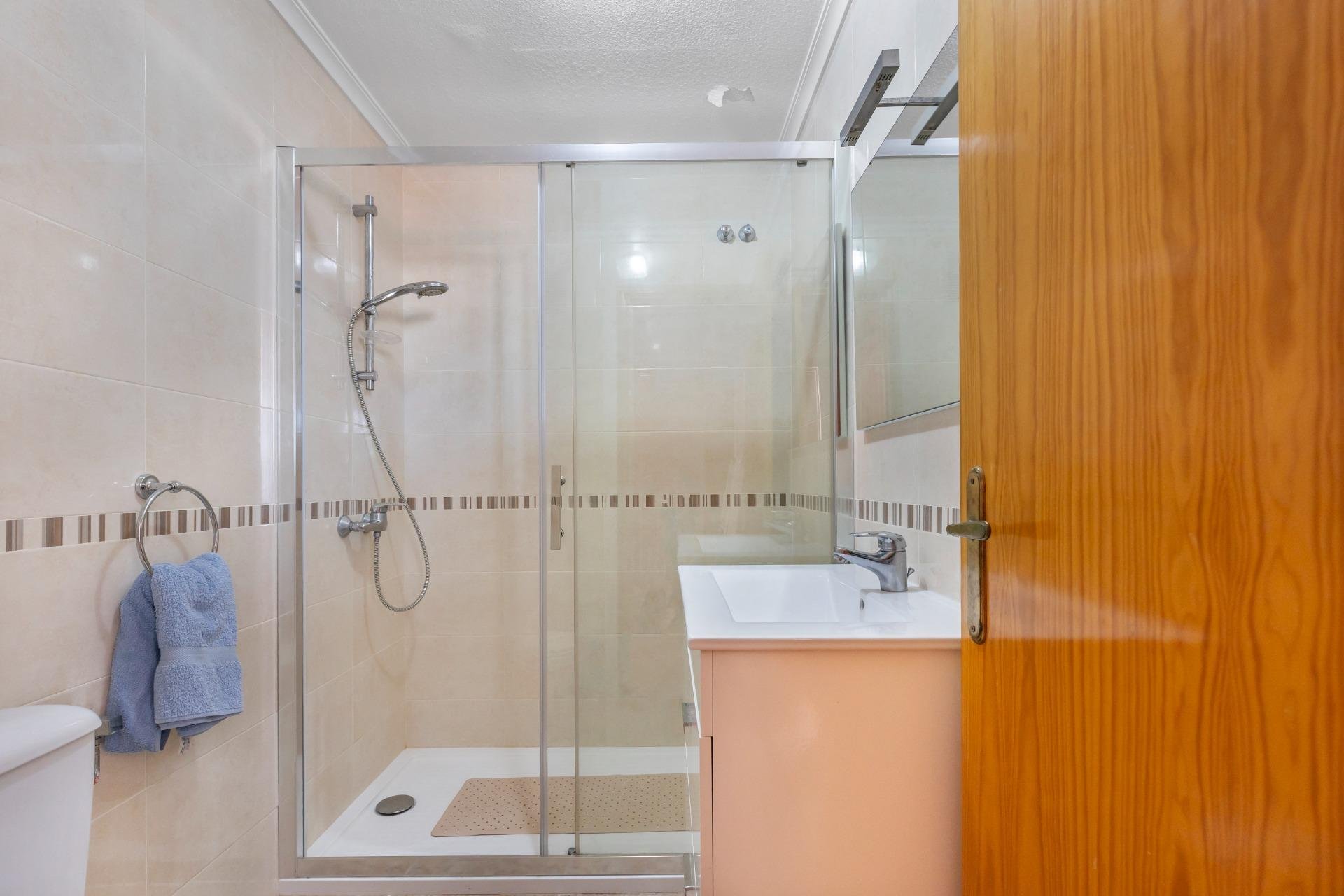 Resale - Apartment / flat - Torrevieja - La Mata pueblo