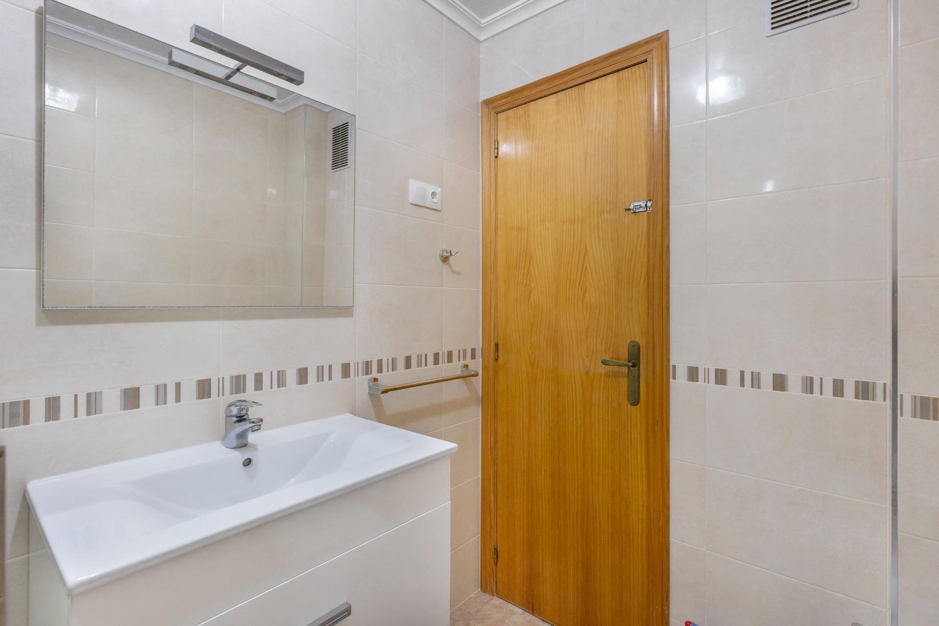 Resale - Apartment / flat - Torrevieja - La Mata pueblo
