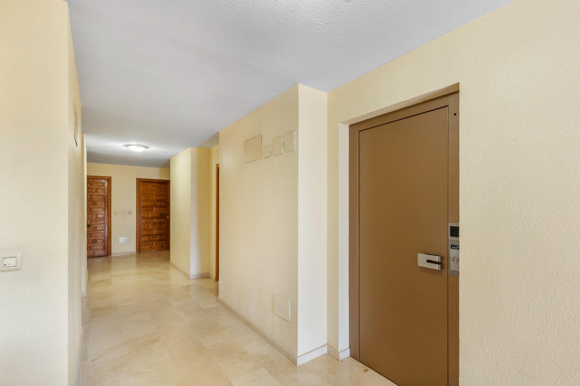 Resale - Apartment / flat - Torrevieja - La Mata pueblo