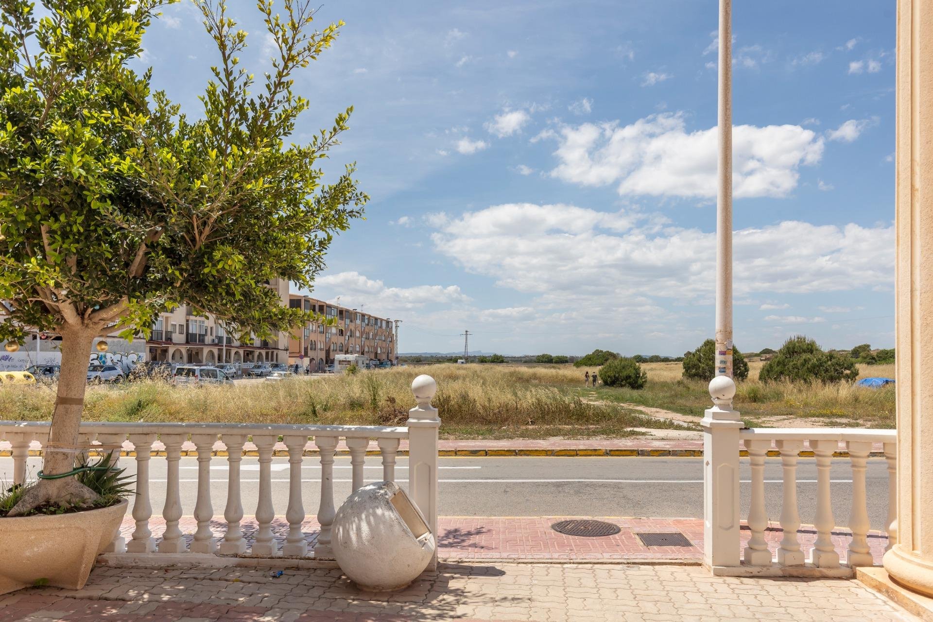 Resale - Apartment / flat - Torrevieja - La Mata pueblo