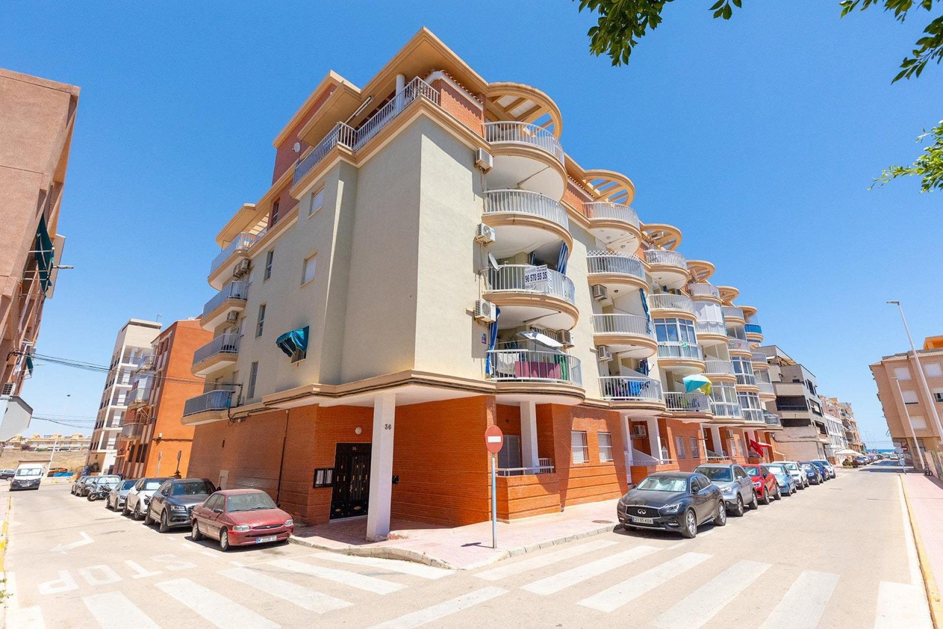 Resale - Apartment / flat - Torrevieja - La Mata pueblo