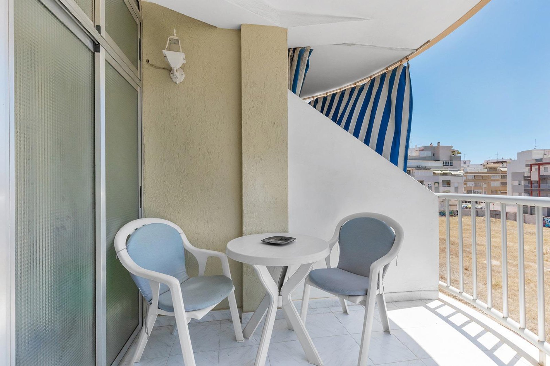 Resale - Apartment / flat - Torrevieja - La Mata pueblo