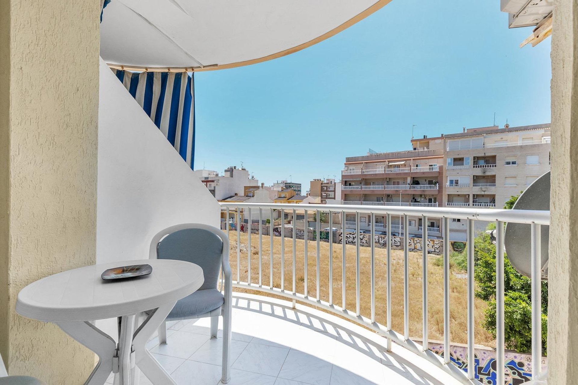 Resale - Apartment / flat - Torrevieja - La Mata pueblo