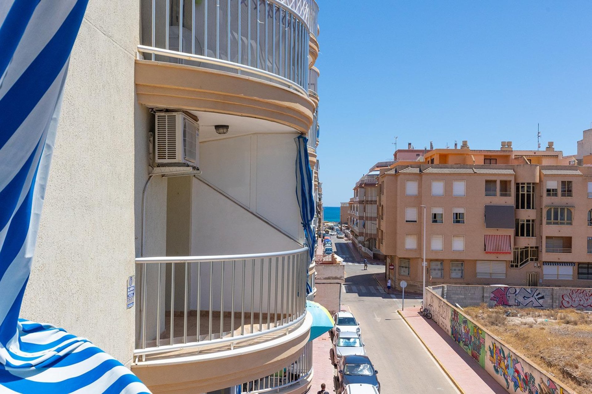 Resale - Apartment / flat - Torrevieja - La Mata pueblo