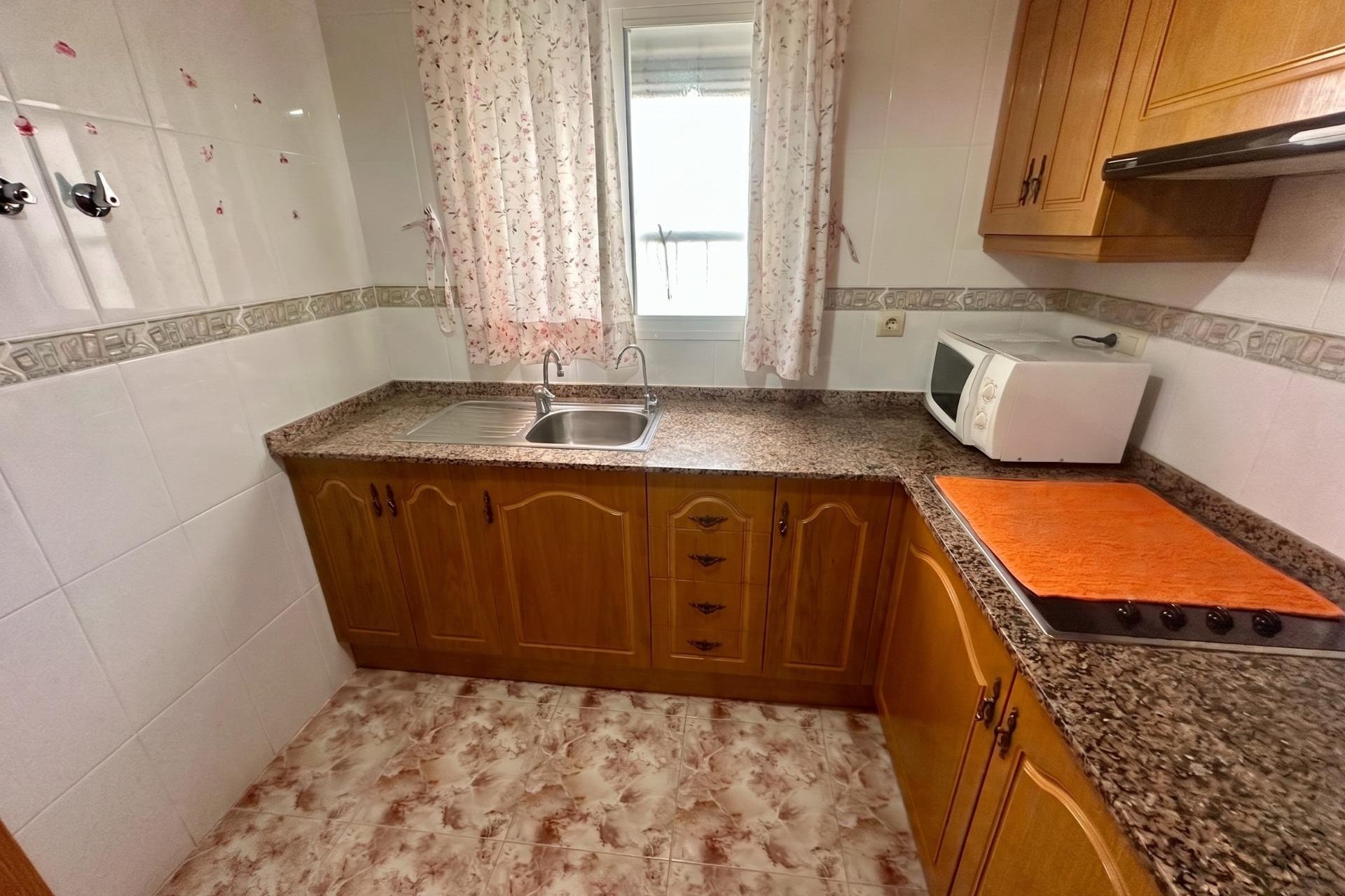 Resale - Apartment / flat - Torrevieja - La Mata pueblo