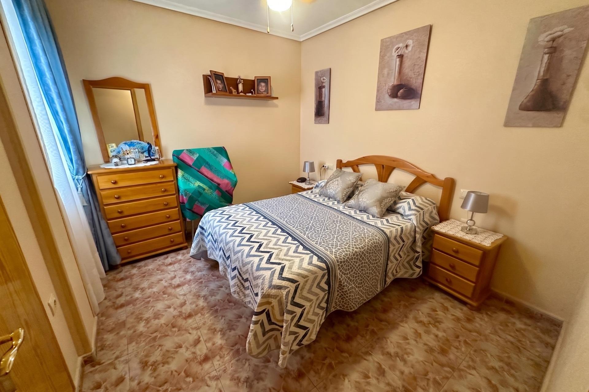 Resale - Apartment / flat - Torrevieja - La Mata pueblo