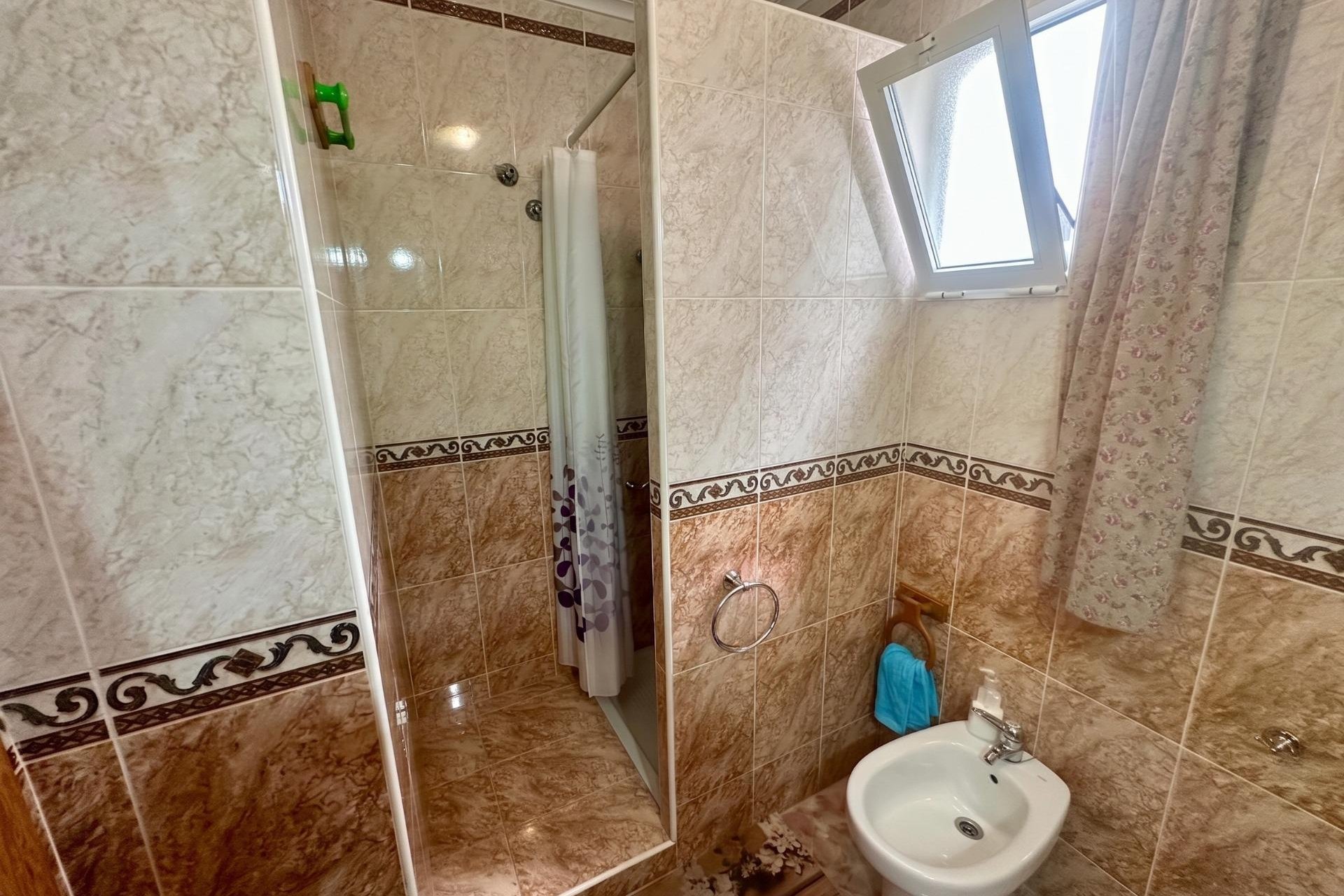 Resale - Apartment / flat - Torrevieja - La Mata pueblo