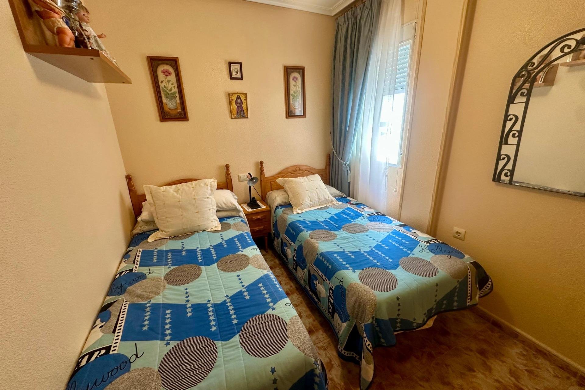 Resale - Apartment / flat - Torrevieja - La Mata pueblo
