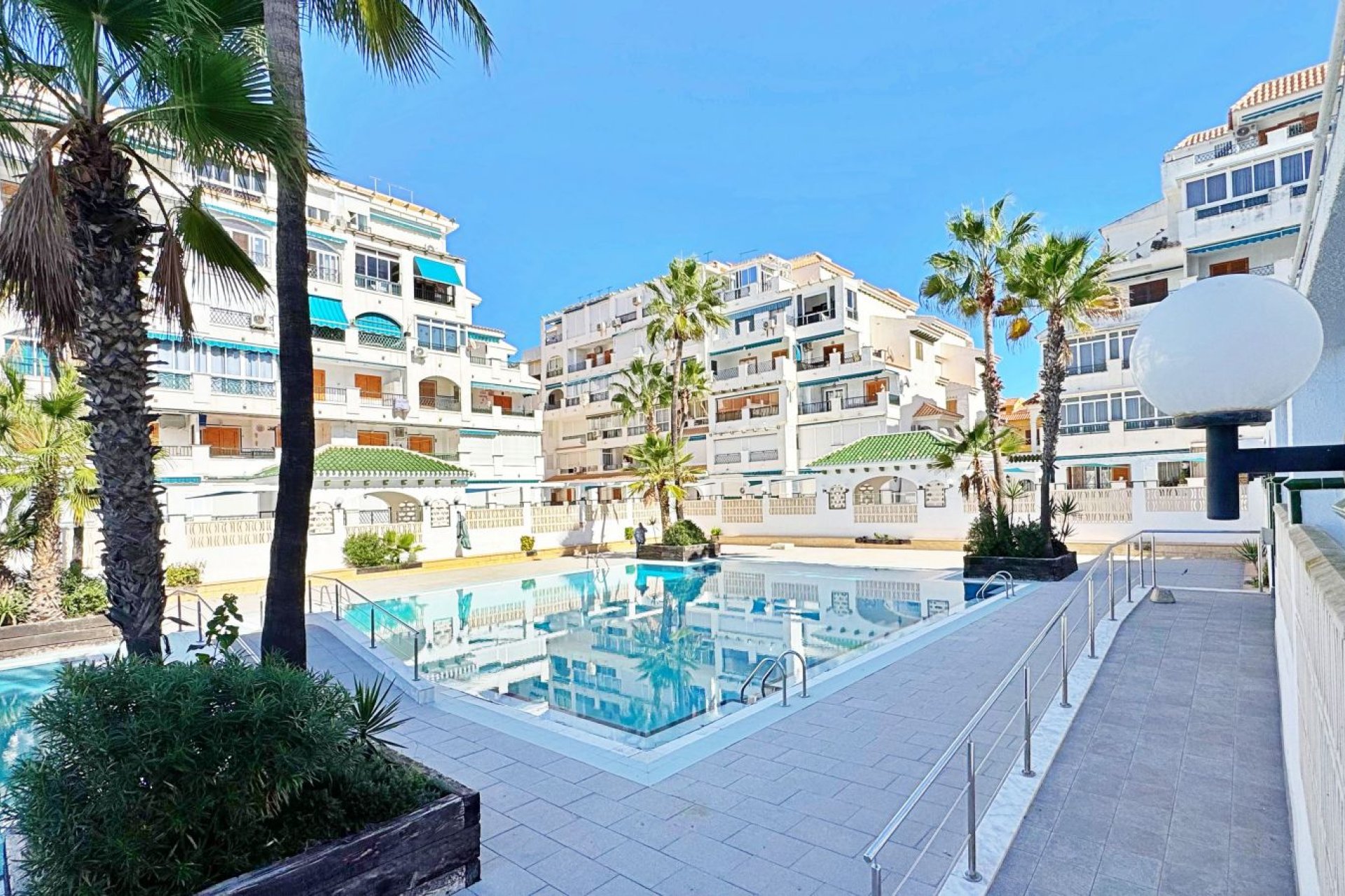 Resale - Apartment / flat - Torrevieja - La Mata