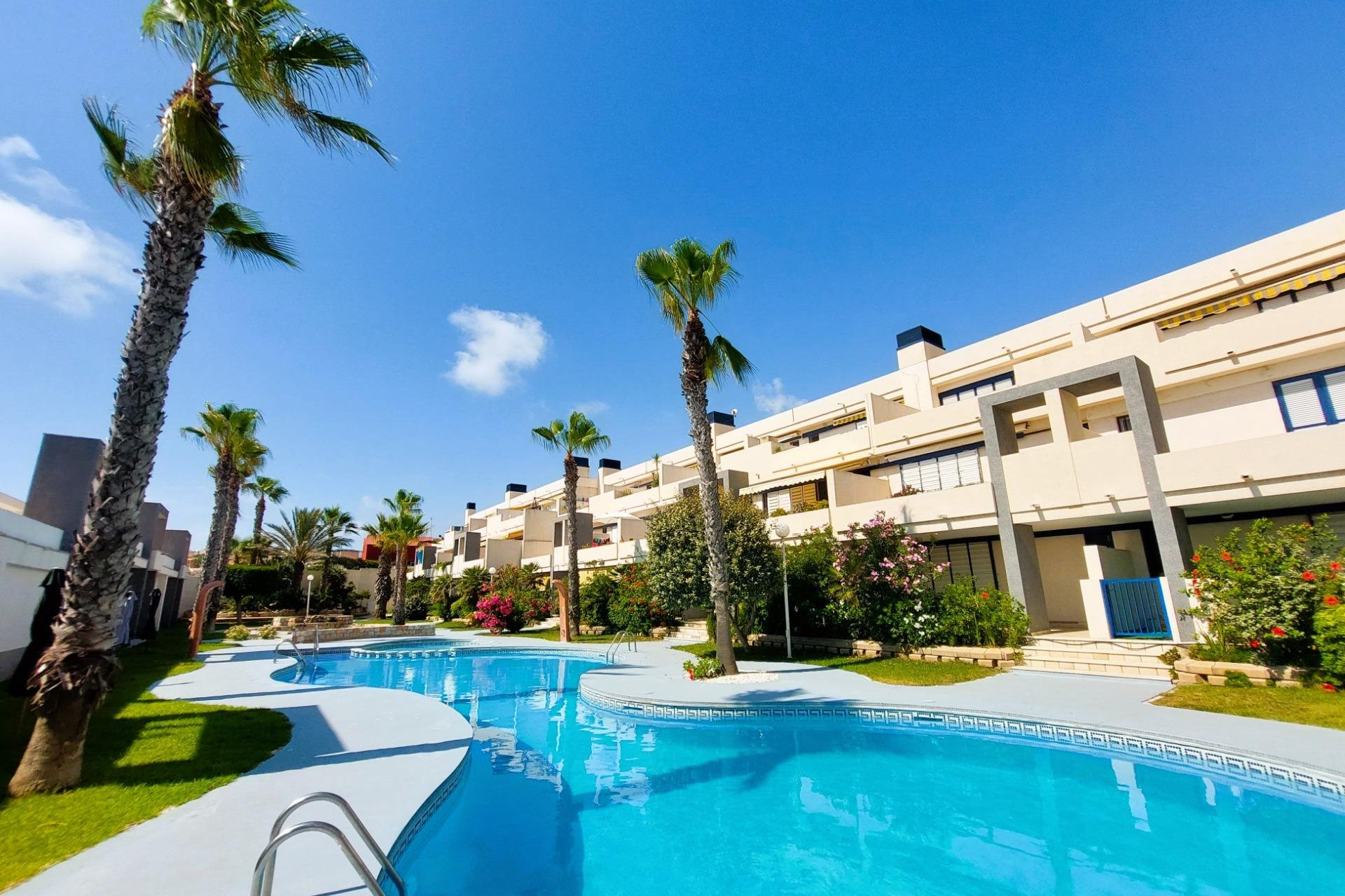 Resale - Apartment / flat - Torrevieja - La Mata