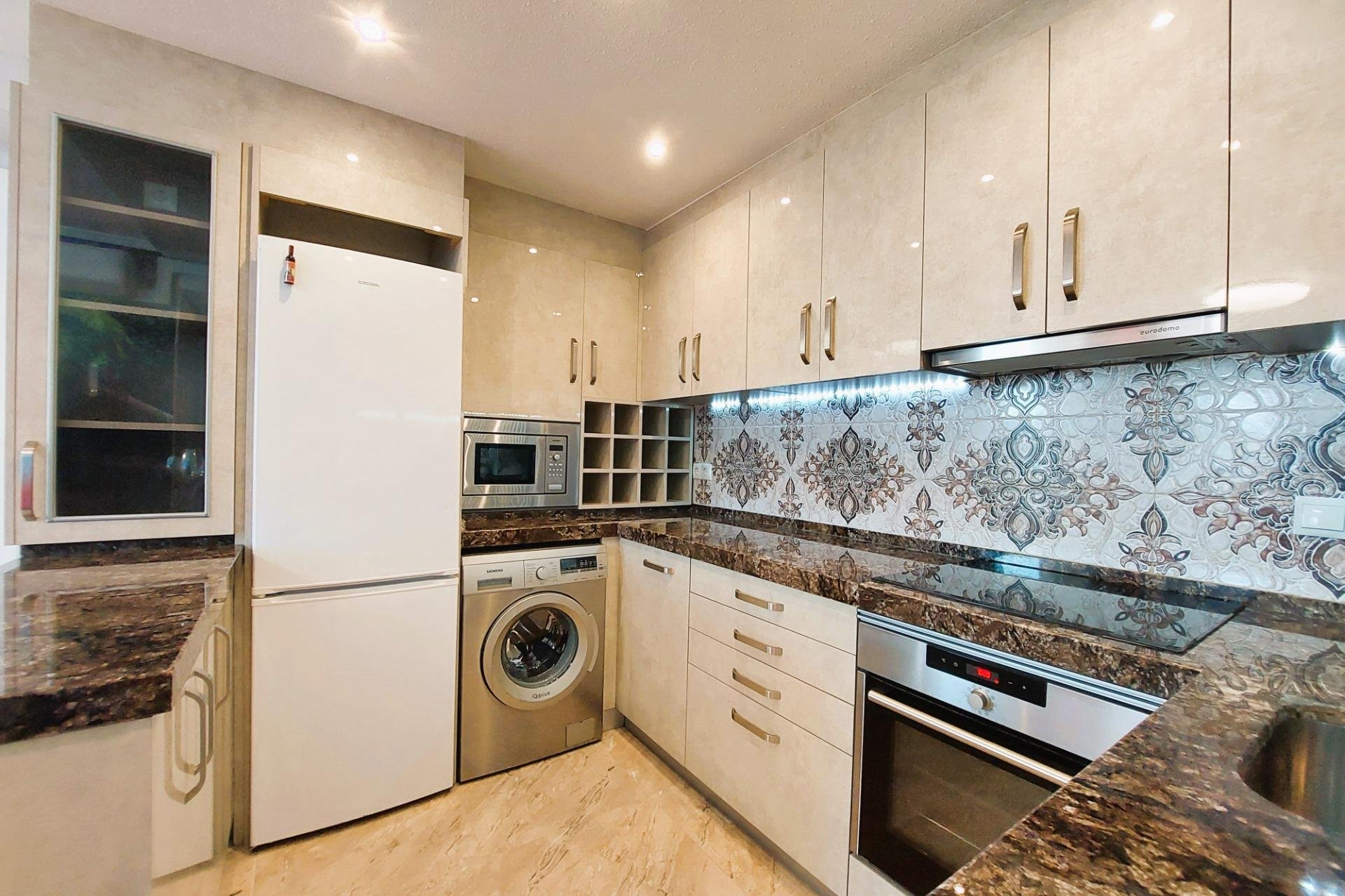 Resale - Apartment / flat - Torrevieja - La Mata