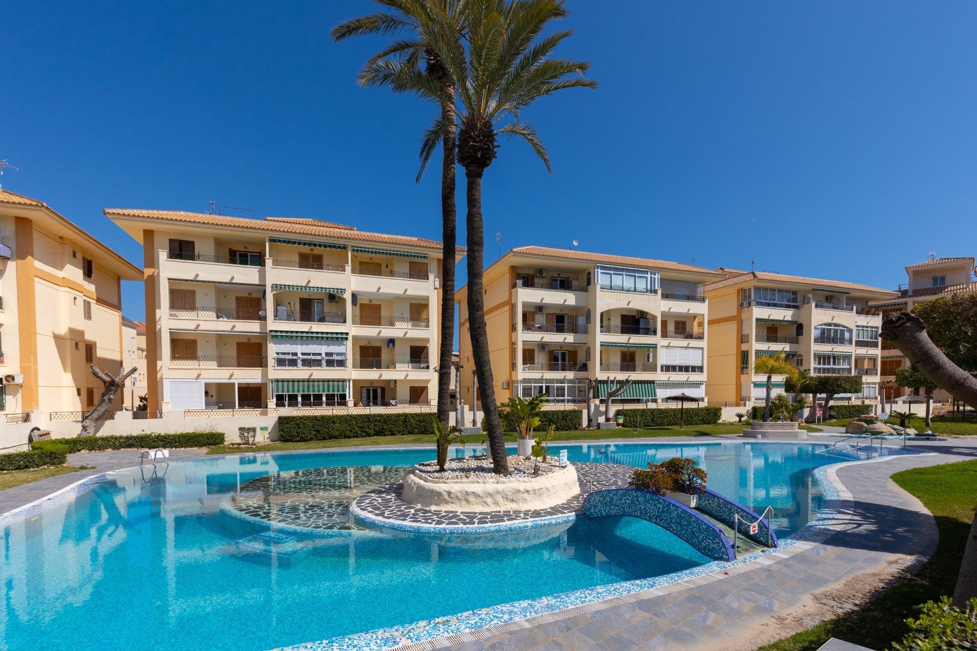 Resale - Apartment / flat - Torrevieja - La Mata