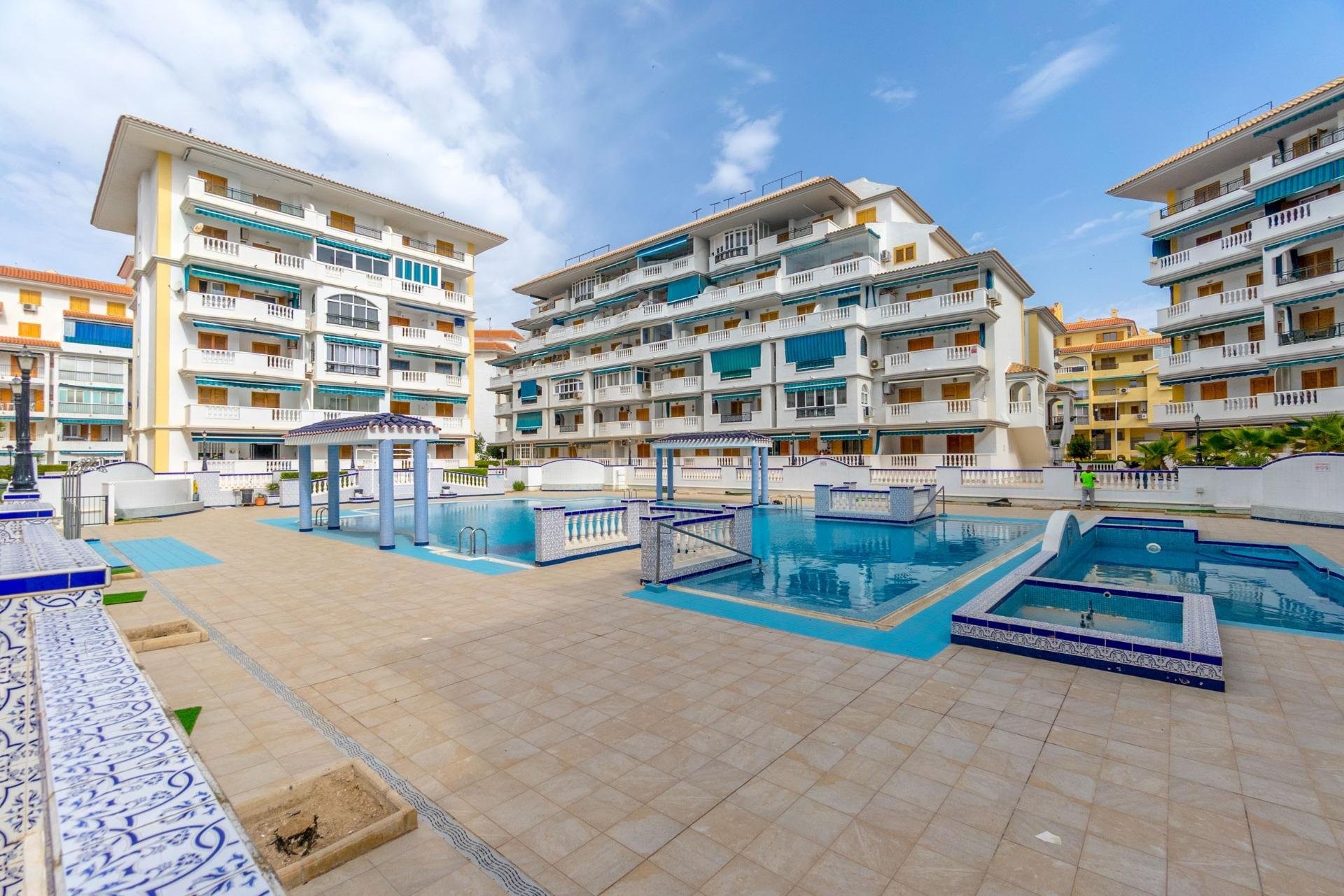 Resale - Apartment / flat - Torrevieja - Los Europeos
