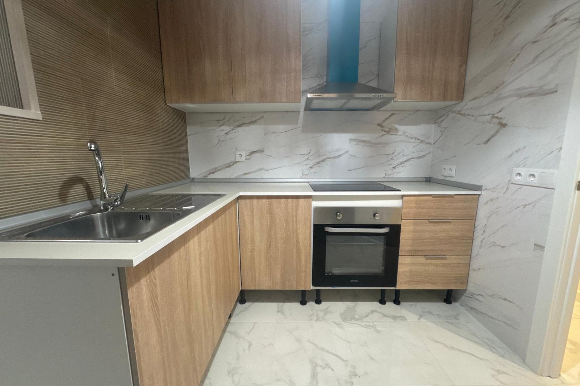 Resale - Apartment / flat - Torrevieja - Muelle Pesquero