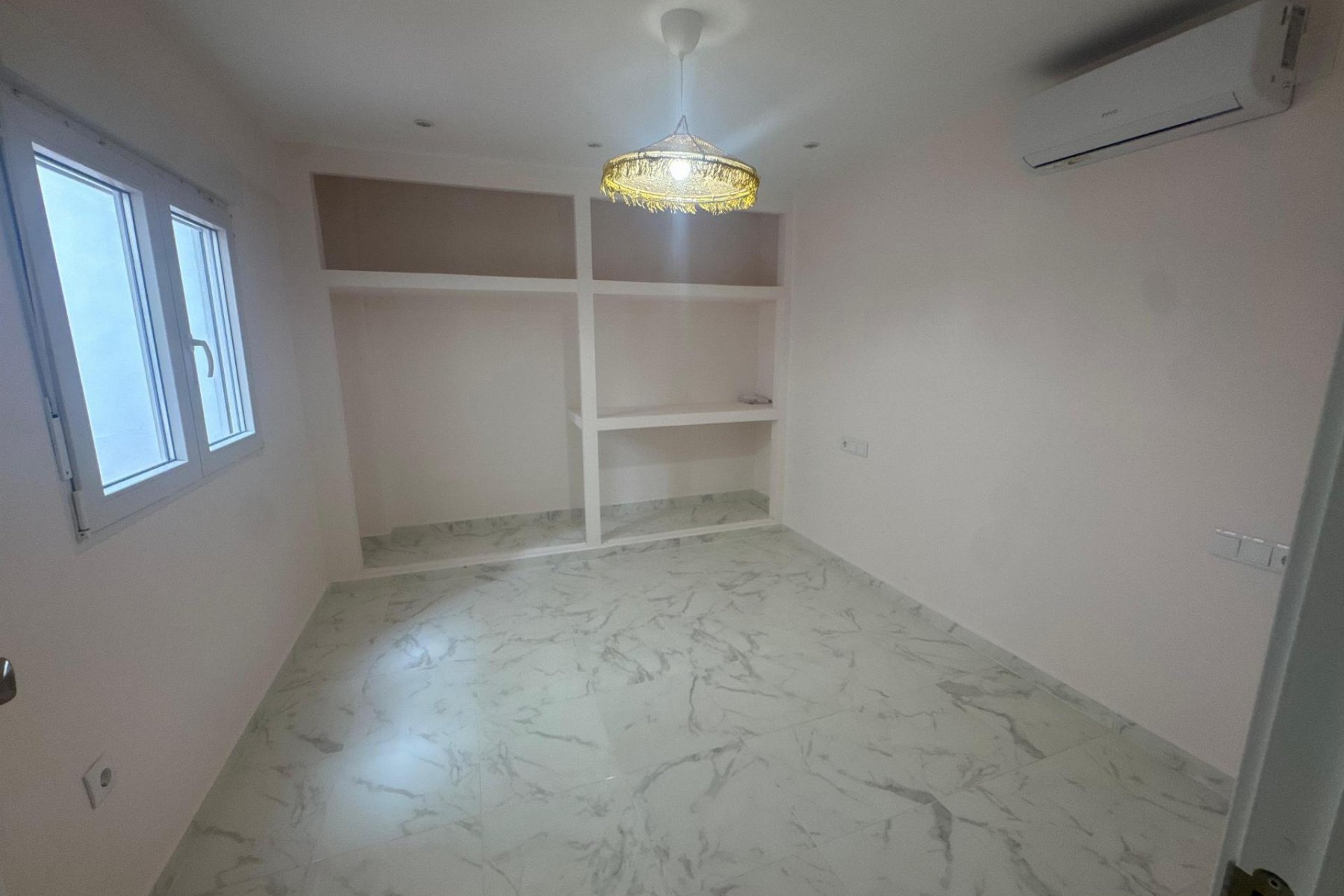 Resale - Apartment / flat - Torrevieja - Muelle Pesquero