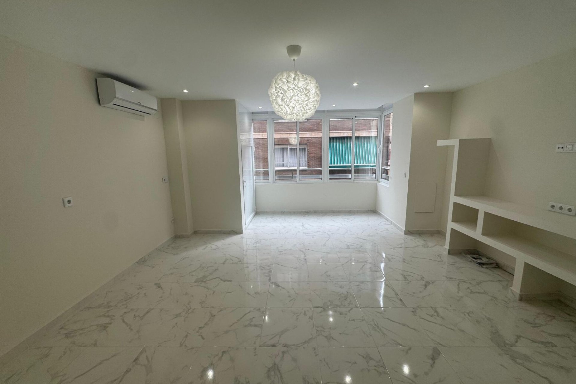 Resale - Apartment / flat - Torrevieja - Muelle Pesquero
