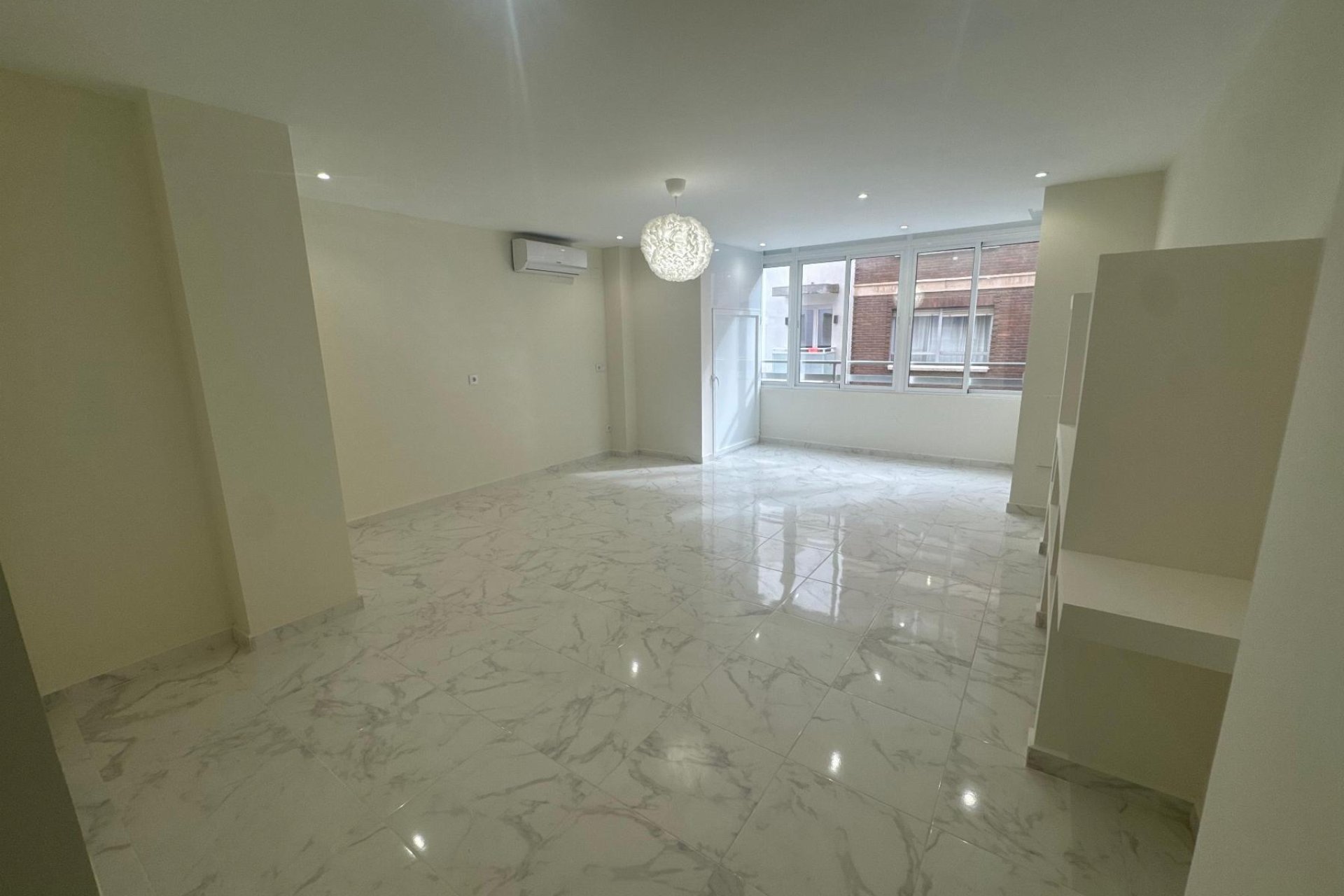 Resale - Apartment / flat - Torrevieja - Muelle Pesquero