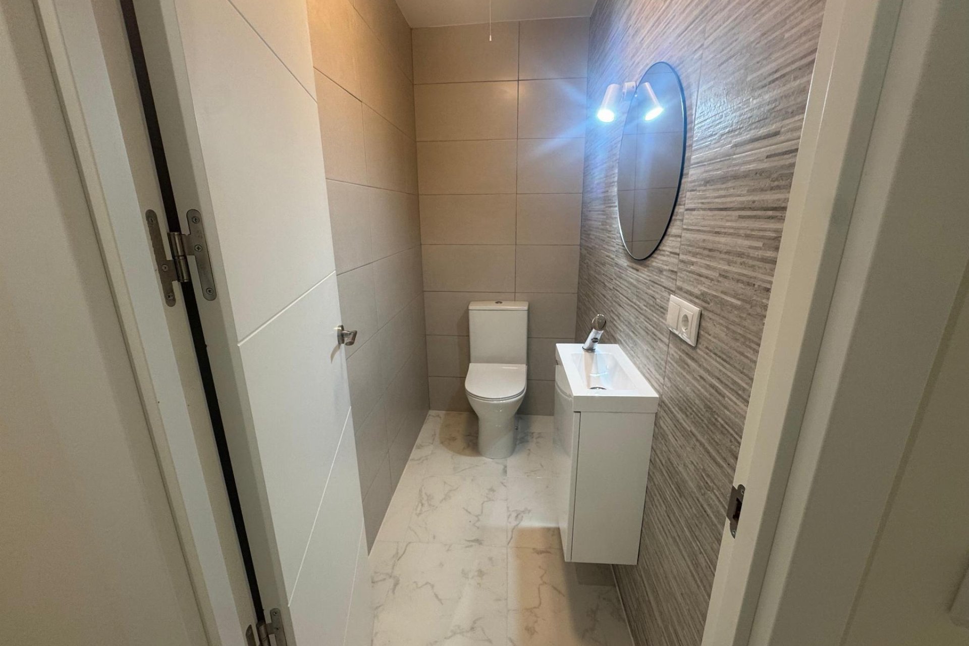 Resale - Apartment / flat - Torrevieja - Muelle Pesquero