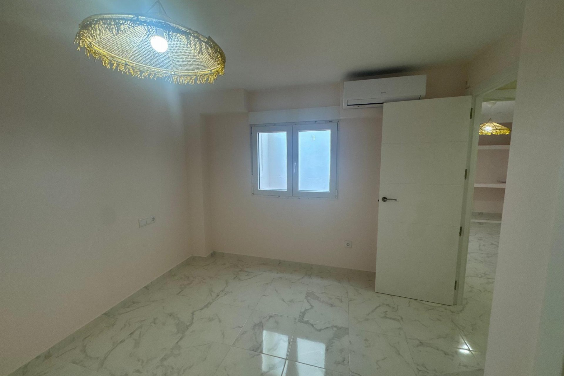 Resale - Apartment / flat - Torrevieja - Muelle Pesquero